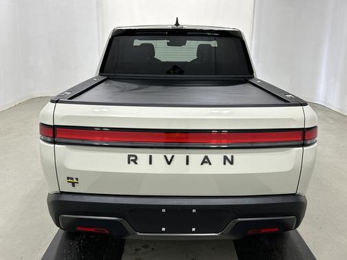 California Dune paint 2025 Rivian R1T Ascend trim