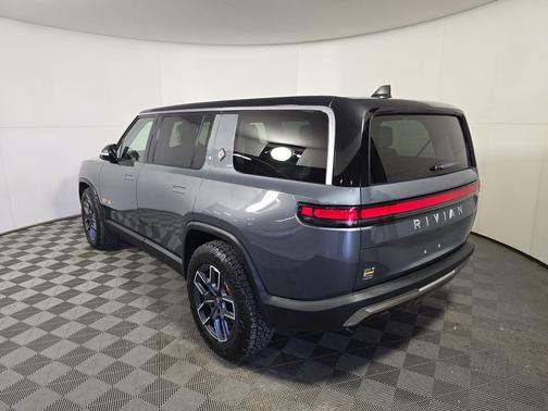 2023 Rivian R1S Adventure