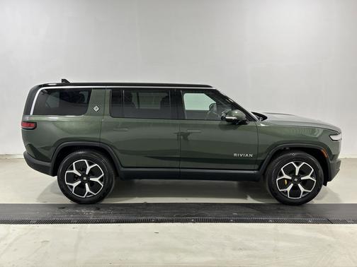2023 Rivian R1S Adventure