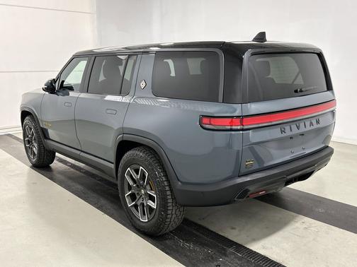 Storm Blue paint 2025 Rivian R1S Ascend Tri Motor Max Pack
