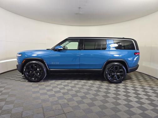 2024 Rivian R1S Adventure Package