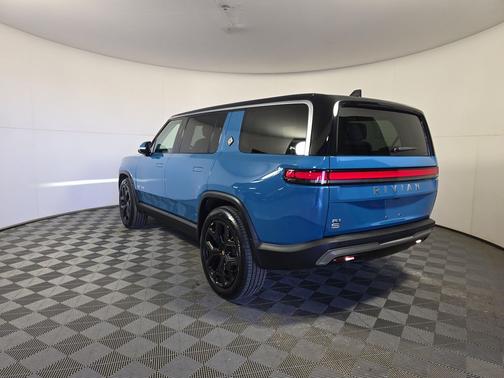 2024 Rivian R1S Adventure Package