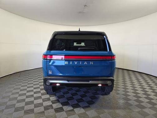 2024 Rivian R1S Adventure Package