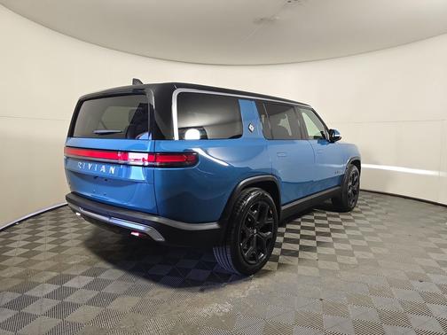 2024 Rivian R1S Adventure Package