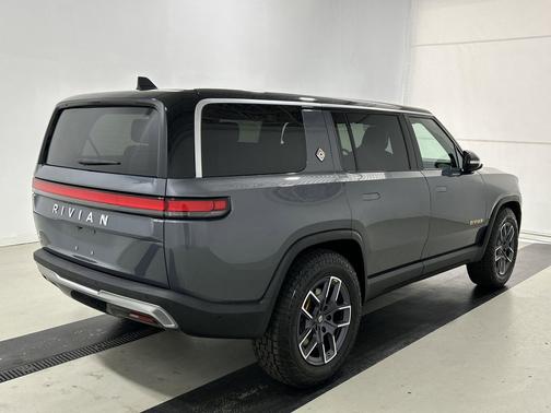 2023 Rivian R1S Adventure