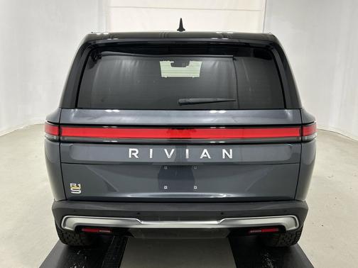 2023 Rivian R1S Adventure