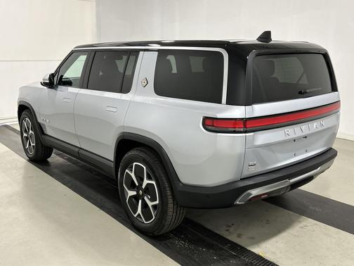 LA Silver 2024 Rivian R1S Adventure Package