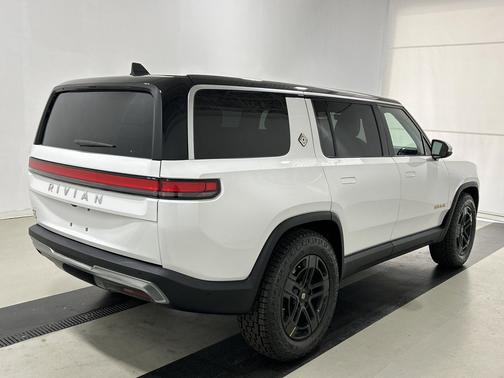 2023 Rivian R1S Adventure