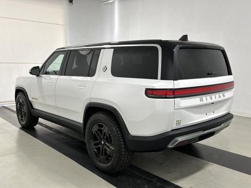 2023 Rivian R1S Adventure