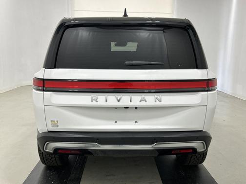 2023 Rivian R1S Adventure