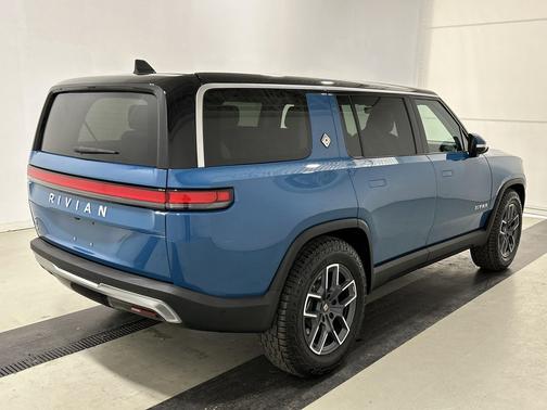 Rivian Blue 2023 Rivian R1S Adventure Package