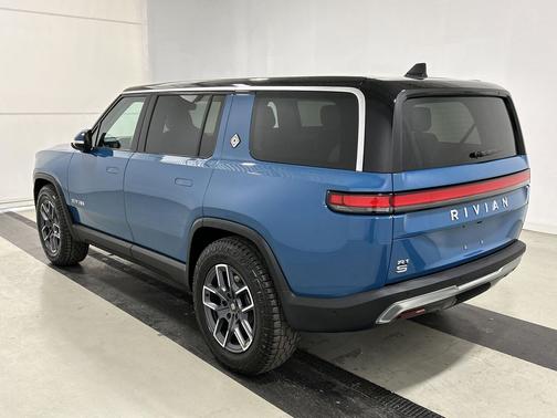 Rivian Blue 2023 Rivian R1S Adventure Package