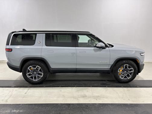 Limestone 2023 Rivian R1S Adventure
