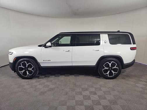 2023 Rivian R1S Adventure