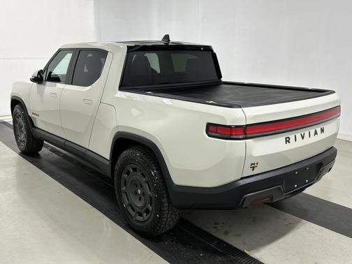 California Dune paint 2025 Rivian R1T Ascend trim