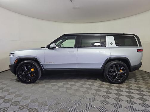 2023 Rivian R1S Adventure