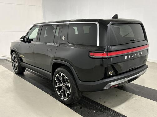 Midnight 2023 Rivian R1S Adventure