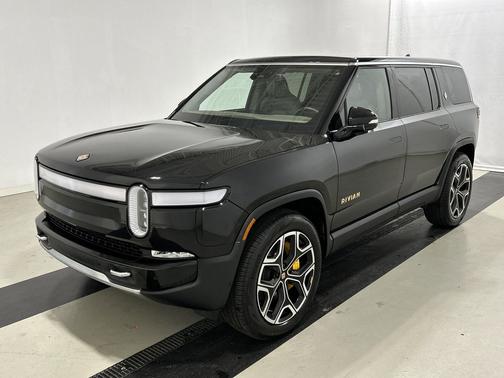 Midnight 2023 Rivian R1S Adventure