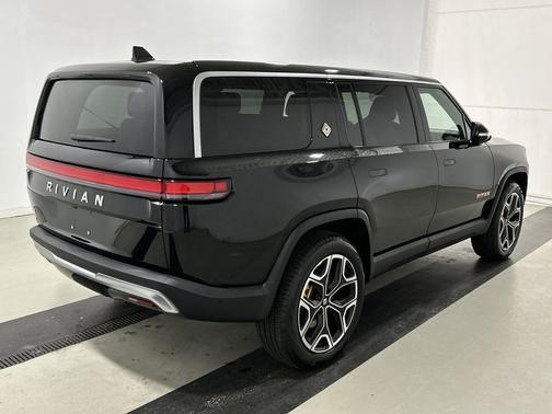Midnight 2023 Rivian R1S Adventure