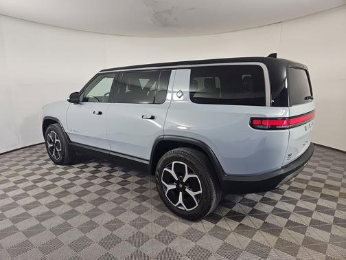 2024 Rivian R1S Adventure Package