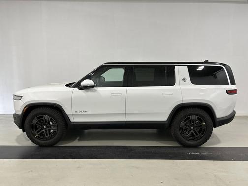 2024 Rivian R1S Adventure Package