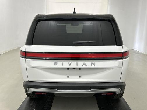 2024 Rivian R1S Adventure Package