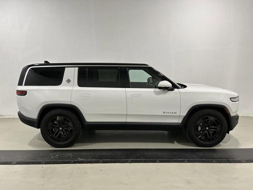 2024 Rivian R1S Adventure Package