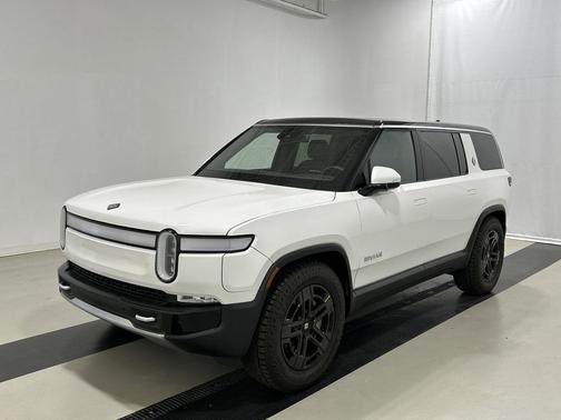 2024 Rivian R1S Adventure Package