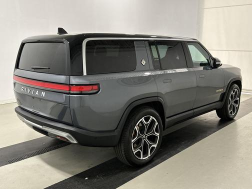 El Cap Granite 2024 Rivian R1S Adventure Quad Motor Large Pack