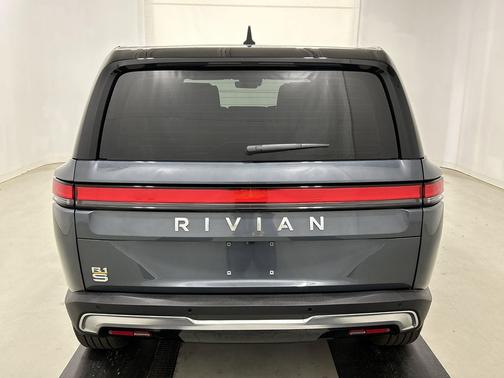 El Cap Granite 2024 Rivian R1S Adventure Quad Motor Large Pack