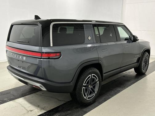 El Cap Granite paint 2025 Rivian R1S Adventure trim