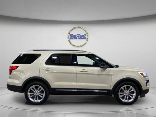 Tan 2018 Ford Explorer XLT