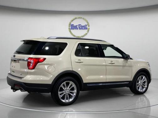 Tan 2018 Ford Explorer XLT