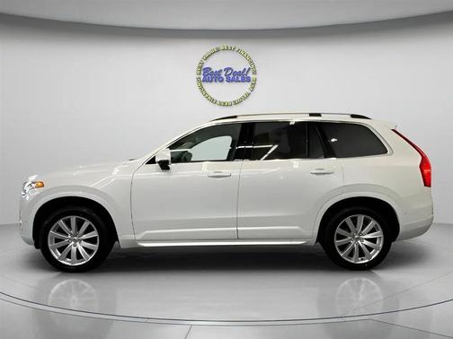 White 2017 Volvo XC90 T6 Momentum