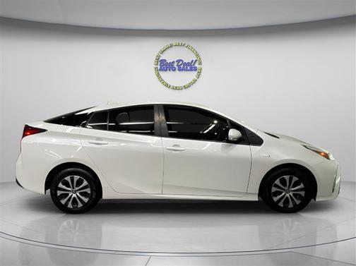 2022 Toyota Prius LE