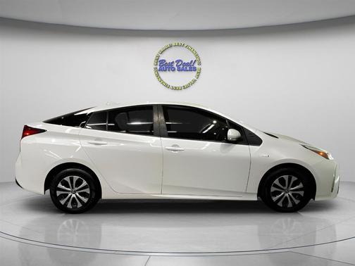 2022 Toyota Prius LE