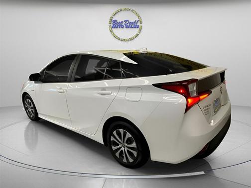2022 Toyota Prius LE
