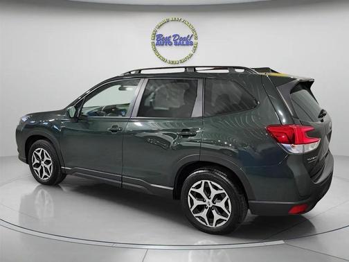 Green 2022 Subaru Forester Premium