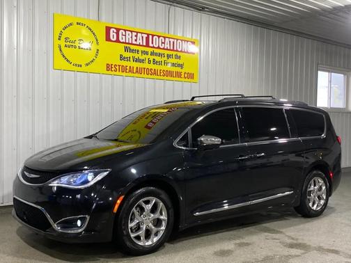 Brilliant Black Crystal Pearlcoat 2018 Chrysler Pacifica Limited