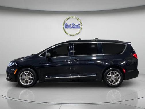 Brilliant Black Crystal Pearlcoat 2018 Chrysler Pacifica Limited
