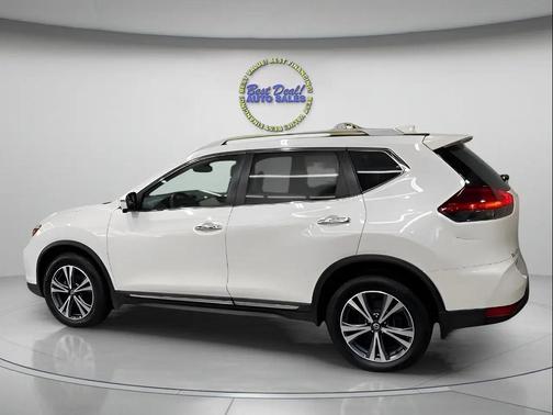 Pearl White 2018 Nissan Rogue SL