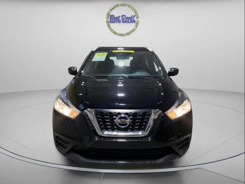 Super Black 2018 Nissan Kicks SV