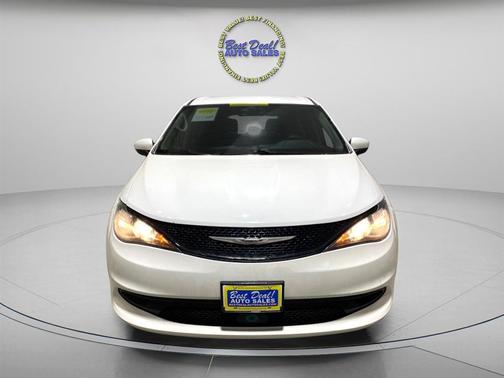 2022 Chrysler Voyager LX