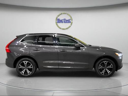 2022 Volvo XC60 T8 Momentum