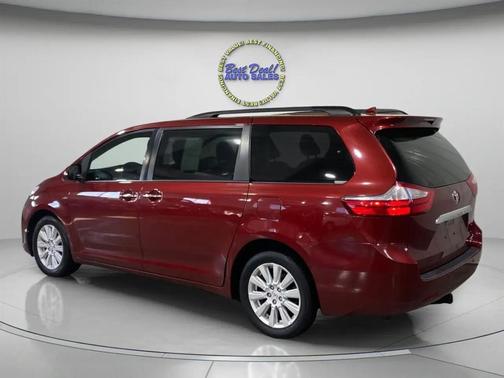 Salsa Red Pearl 2017 Toyota Sienna Limited