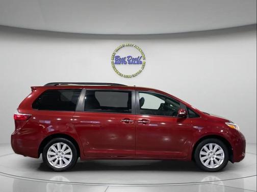 Salsa Red Pearl 2017 Toyota Sienna Limited
