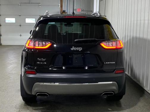 Diamond Black Crystal Pearlcoat 2019 Jeep Cherokee Limited