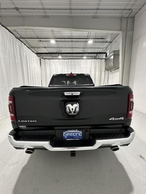 Diamond Black Crystal Pearlcoat 2022 RAM 1500 Limited