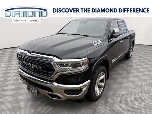 Diamond Black Crystal Pearlcoat 2022 RAM 1500 Limited