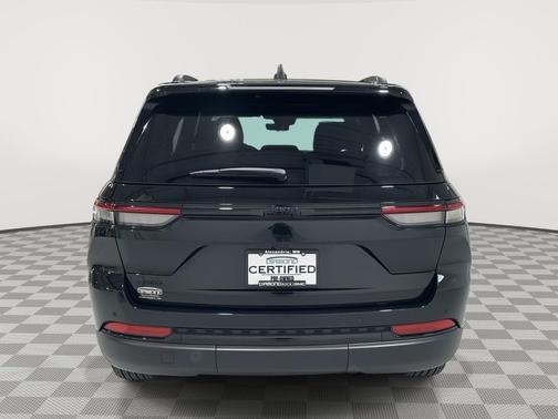 Diamond Black Crystal Pearlcoat 2025 Jeep Grand Cherokee Altitude